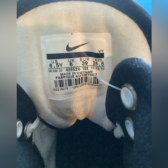 Nike Elite Youth Basketball Sneaker Size 6.5 Y Gently Worn - Picture 9 of 10